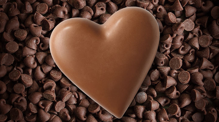 Image of a chocolate heart against a background of chocolate chips