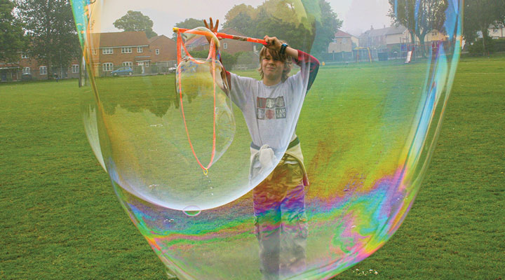 Physics of Giant Soap Bubbles